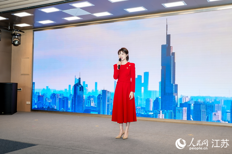 张思嘉讲述尤肖虎院士的科研闯关故事。人民网 余乐摄